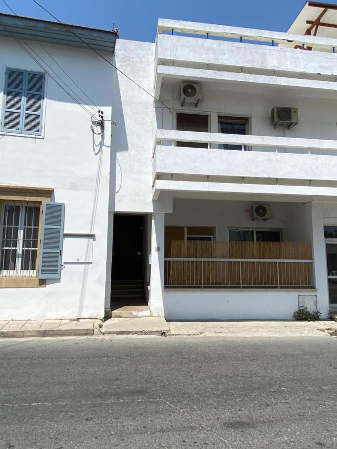Auberge de jeunesse Past Or Tail à Larnaca Extérieur photo