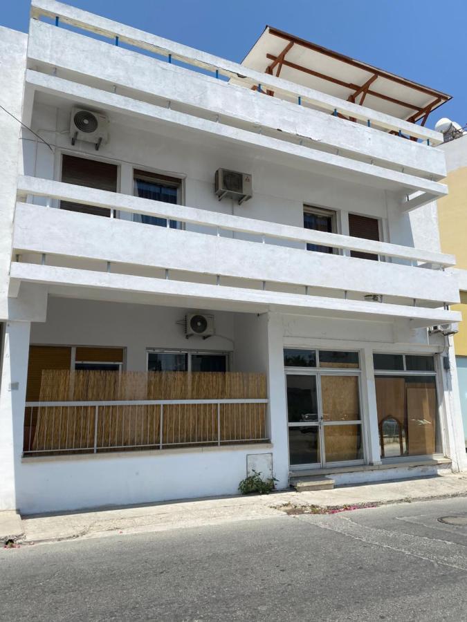 Auberge de jeunesse Past Or Tail à Larnaca Extérieur photo